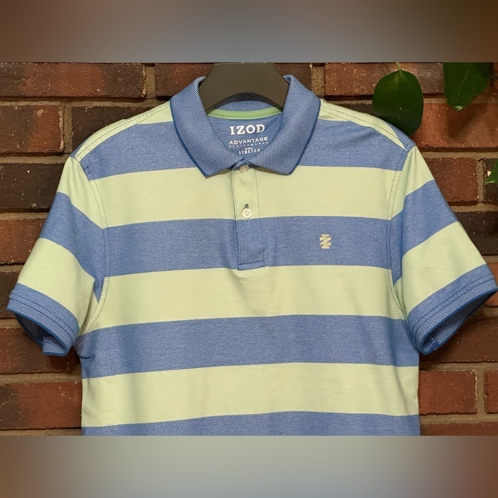 🖤 IZOD New condition advantage performance stretch top.
